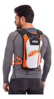 Maleta deportiva KTM con sistema de hidratación integrada para ciclistas